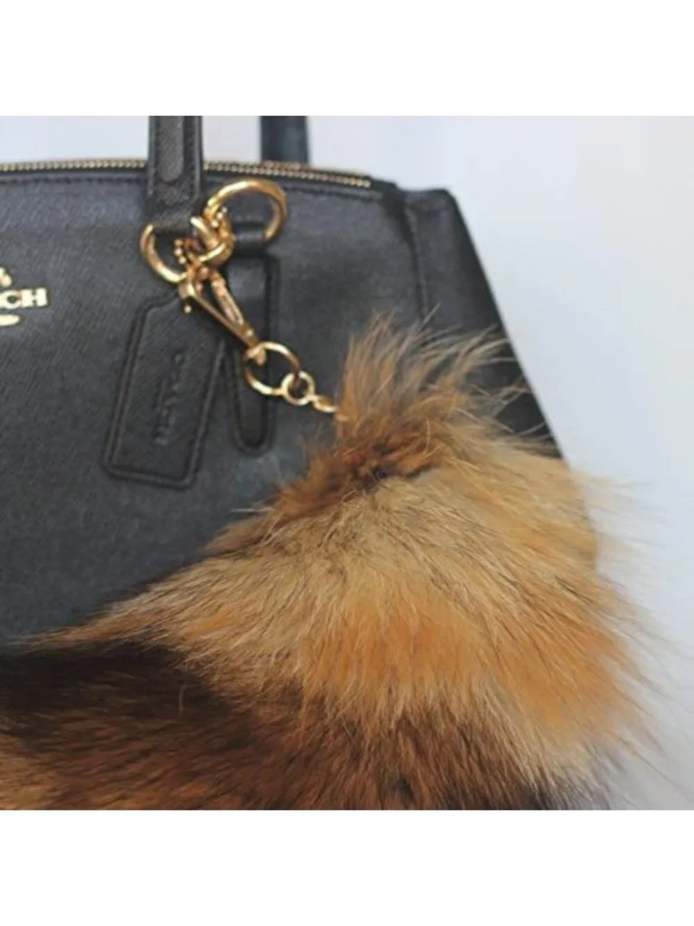 Faux Fur Tail Keychain - Chic Fashion Accessory with Gold Clasp for Bags & Keys